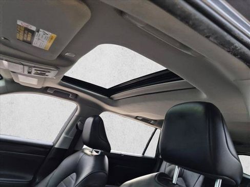 Used 2024 Toyota Highlander XLE FWD image 14