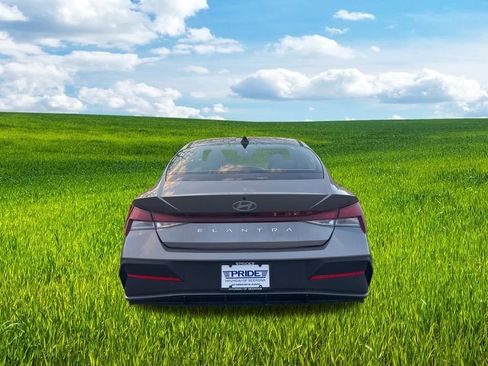 Used 2024 Hyundai Elantra SEL image 39