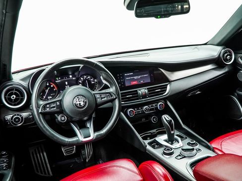 Used 2022 Alfa Romeo Giulia Veloce image 5