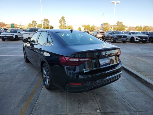 Certified 2024 Volkswagen Jetta SE image 5