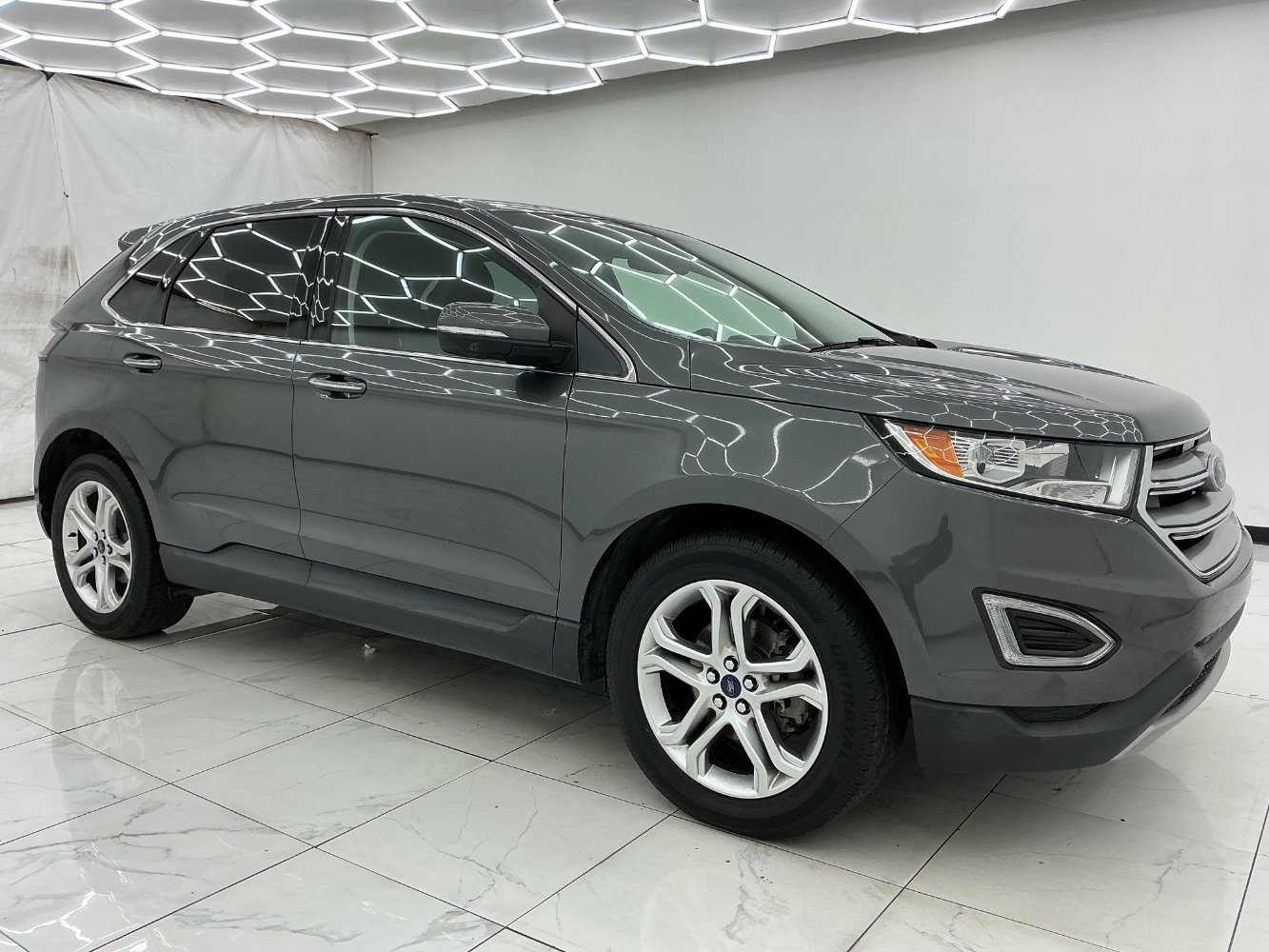 Used 2018 Ford Edge Titanium w/ Technology Package FWD image 7