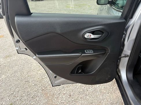Used 2014 Jeep Cherokee Latitude FWD image 11