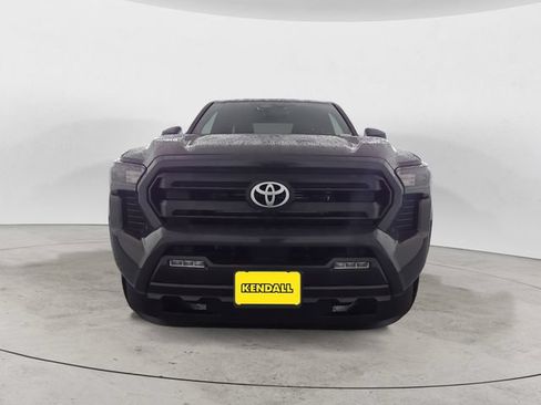 Used 2025 Toyota Tacoma SR5 AWD/4WD image 8