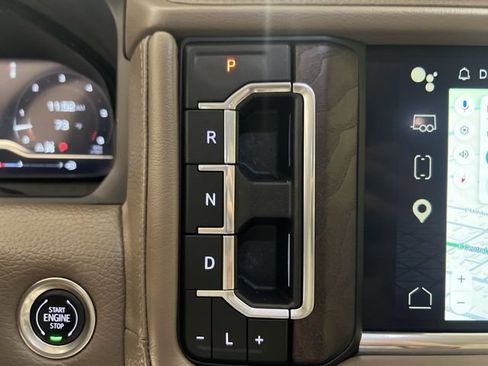 Used 2024 GMC Yukon XL Denali AWD/4WD image 15