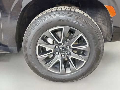 Used 2023 Chevrolet Suburban Z71 w/ Luxury Package AWD/4WD image 29