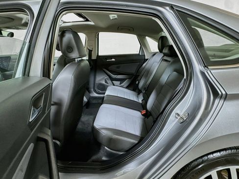 Used 2025 Volkswagen Jetta SE FWD image 21