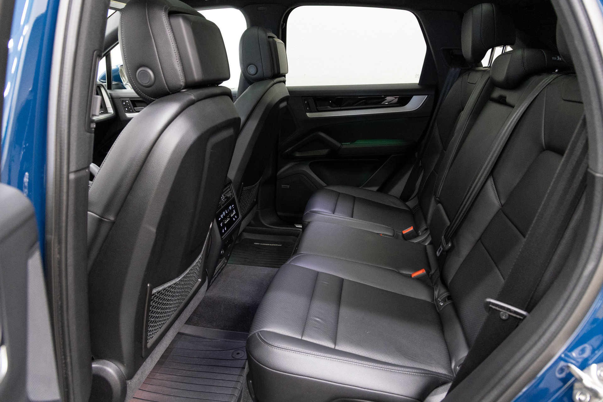 Used 2024 Porsche Cayenne S AWD/4WD image 8