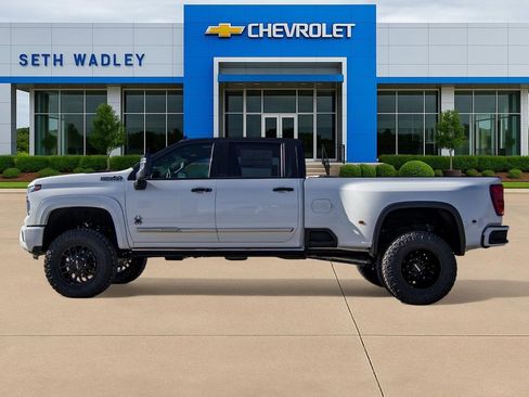 Used 2025 Chevrolet Silverado 3500 High Country w/ High Country Premium Package AWD/4WD image 4