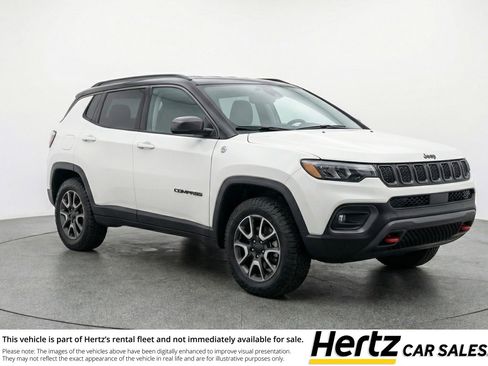 Used 2025 Jeep Compass Trailhawk AWD/4WD image 1