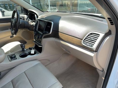 Used 2014 Jeep Grand Cherokee Overland w/ Advanced Technology Group AWD/4WD image 26