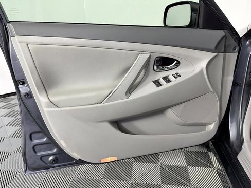 Used 2011 Toyota Camry LE w/ LE Extra-Value Pkg FWD image 18