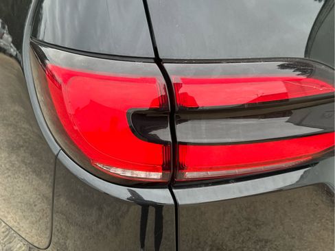 Used 2023 Chrysler Pacifica Touring-L image 15