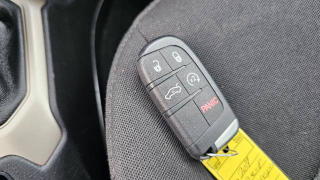 Used 2017 Jeep Renegade Latitude w/ Cold Weather Group AWD/4WD image 19
