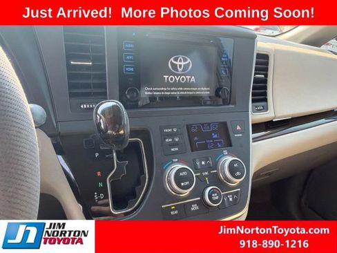 Used 2017 Toyota Sienna XLE FWD image 10