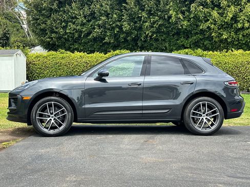 Certified 2025 Porsche Macan AWD/4WD image 2