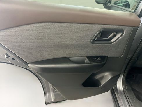 Used 2023 Nissan Rogue S AWD/4WD image 26
