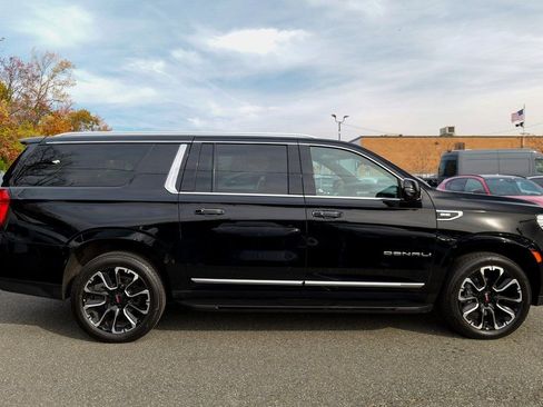 Used 2022 GMC Yukon XL Denali image 8