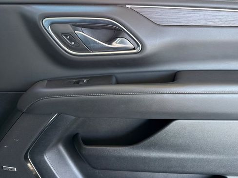 Used 2024 Chevrolet Suburban LT image 27