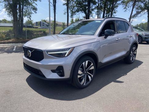 New 2026 Volvo XC40 B5 Ultra w/ Protection Package Premier image 3