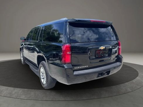 Used 2018 Chevrolet Suburban LT image 3
