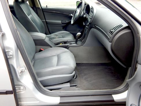 Used 2005 Saab 9-3 Linear image 16