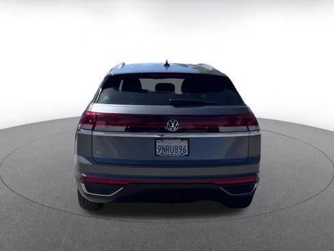 Used 2025 Volkswagen Atlas Cross Sport SE image 12