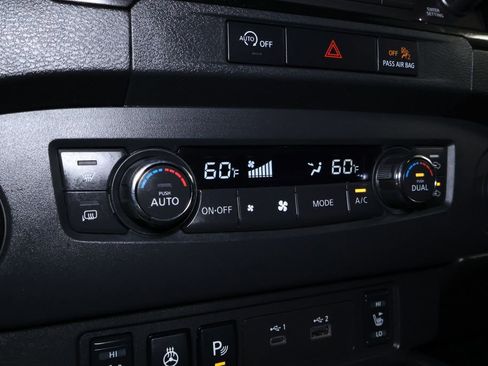 Used 2024 Nissan Frontier SV w/ SV Convenience Package image 29