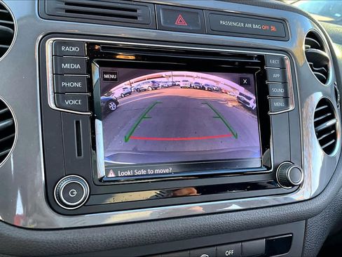 Used 2017 Volkswagen Tiguan Limited image 27