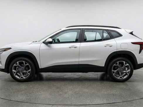 Used 2025 Chevrolet Trax LT FWD image 5