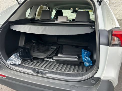 Used 2025 Toyota RAV4 XLE AWD/4WD image 16