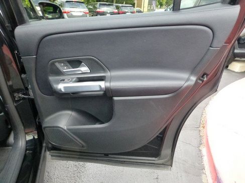 Used 2021 Mercedes-Benz GLB 250 4MATIC image 22