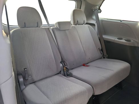 Used 2018 Toyota Sienna LE FWD image 22