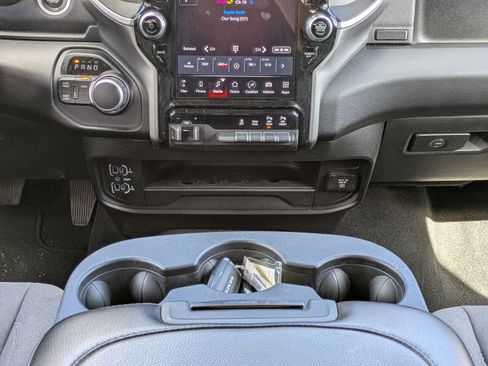 Used 2024 RAM 2500 Big Horn w/ Safety Group image 17