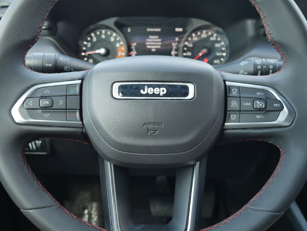 Used 2024 Jeep Compass Trailhawk AWD/4WD image 41