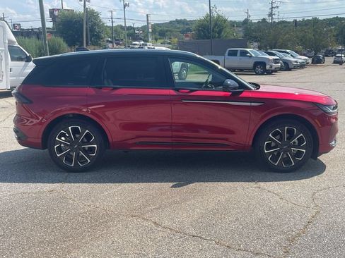 Used 2025 Lincoln Nautilus Reserve AWD/4WD image 4