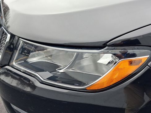 Used 2019 Jeep Compass Latitude w/ Popular Equipment Group image 10