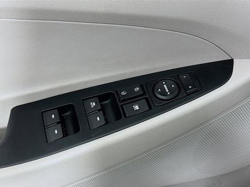 Used 2017 Hyundai Tucson Value AWD/4WD image 18