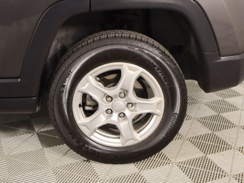 Used 2022 Jeep Compass Sport image 17