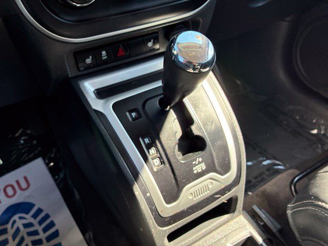 Used 2017 Jeep Compass Latitude AWD/4WD image 32