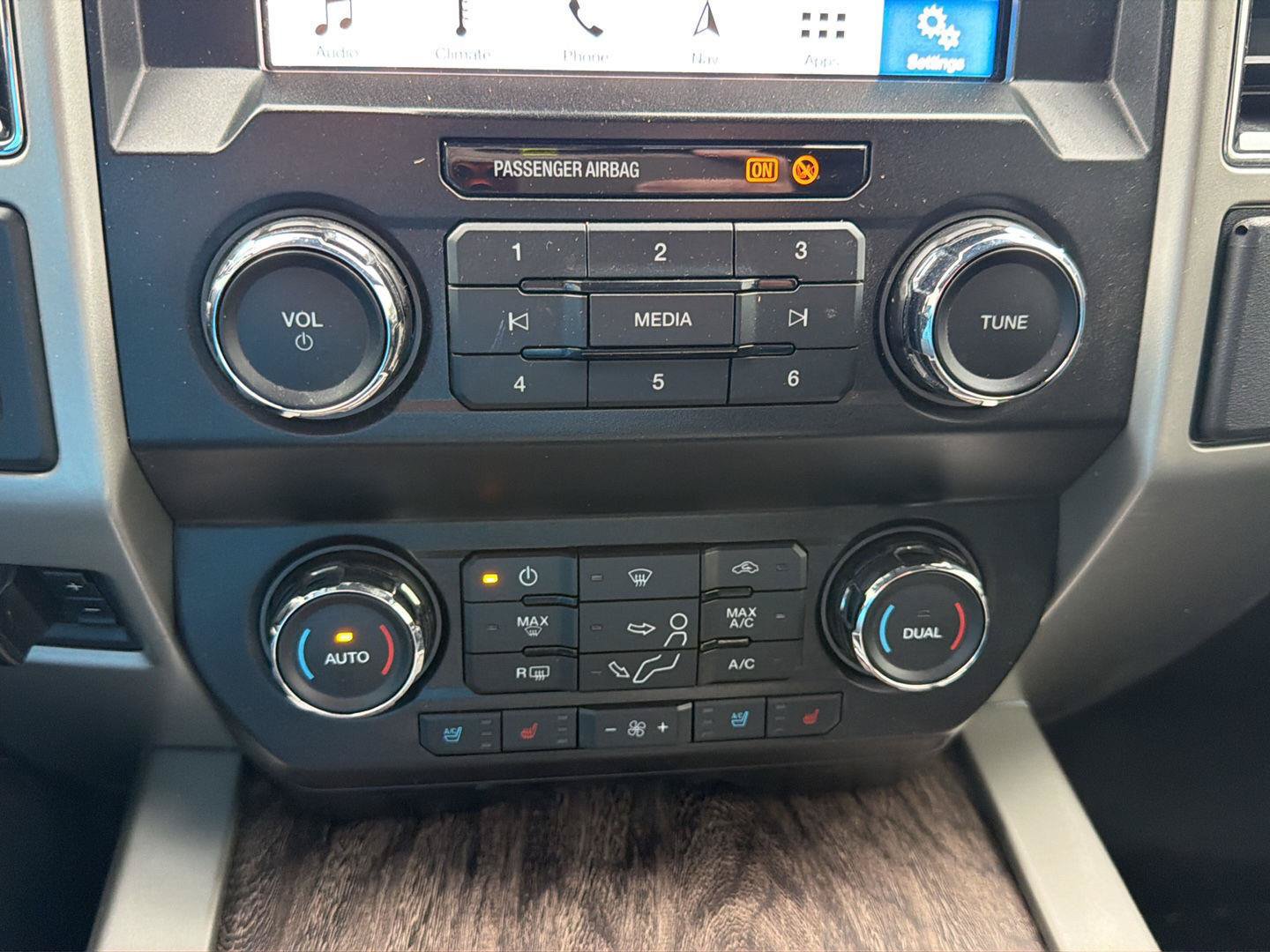 Used 2019 Ford F250 Lariat w/ Lariat Ultimate Package AWD/4WD image 16