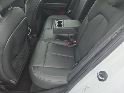 Used 2025 Genesis G70 2.5T image 7