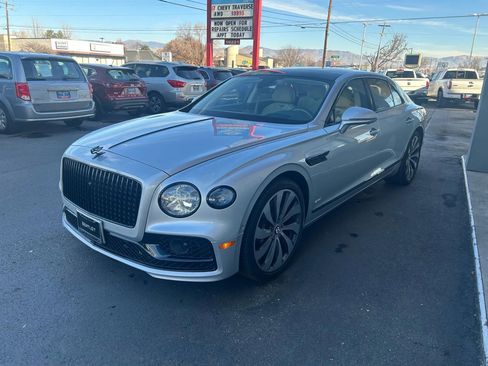 Used 2021 Bentley Flying Spur W12 image 2
