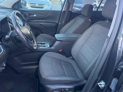 Used 2022 Chevrolet Equinox LT w/ Driver Convenience Package FWD image 12