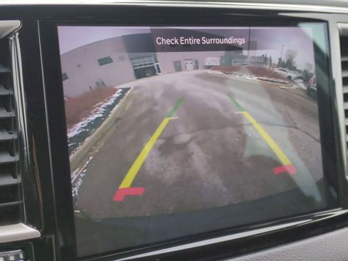 Used 2022 Chrysler Pacifica Touring-L image 29