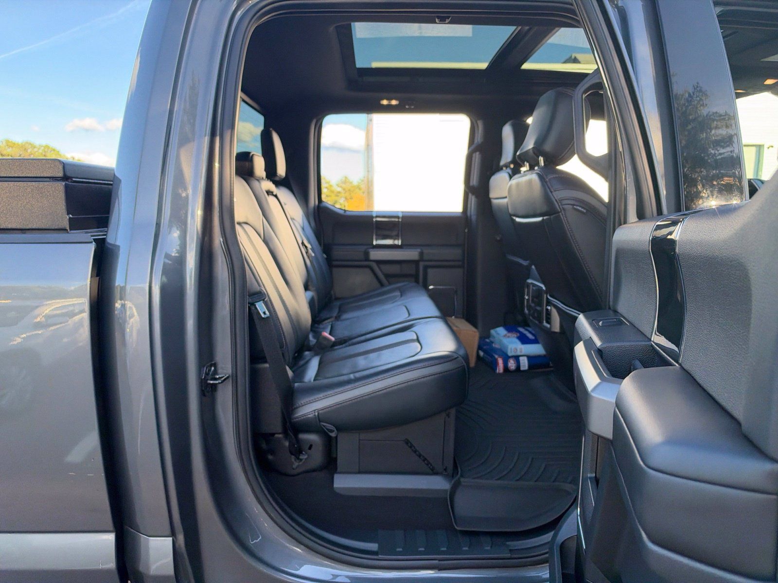 Used 2022 Ford F250 Platinum w/ Tremor Off-Road Package AWD/4WD image 36