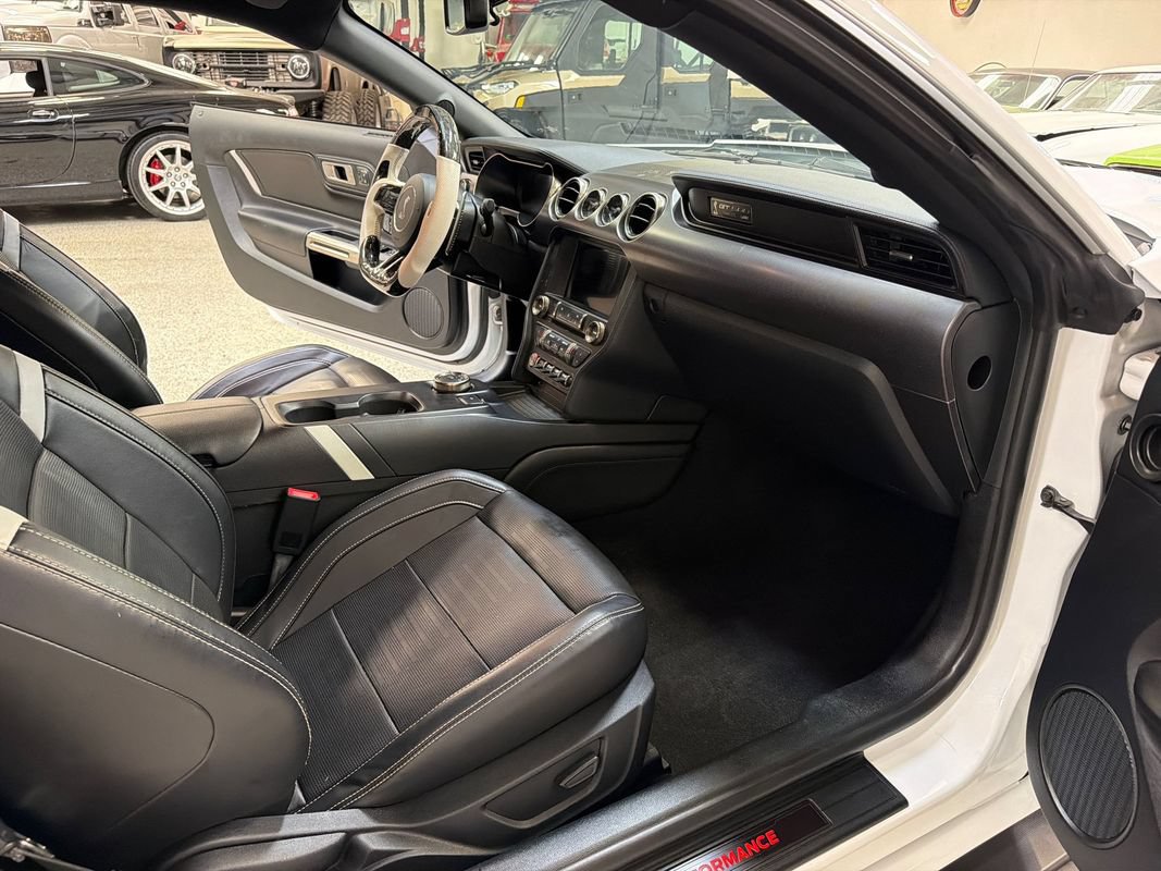 Used 2020 Ford Mustang Shelby GT500 w/ Technology Package RWD image 30