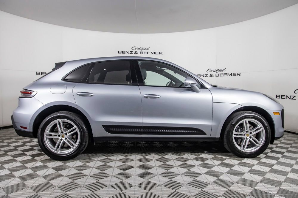 Used 2025 Porsche Macan Turbo AWD/4WD image 3
