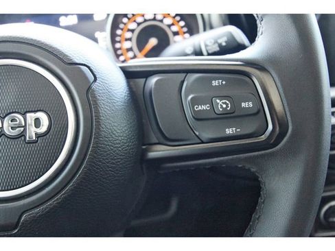 Used 2023 Jeep Gladiator Willys image 19