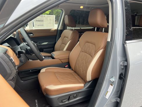 New 2026 Nissan Pathfinder Platinum FWD image 17