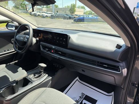 Used 2025 Kia K4 FWD image 12
